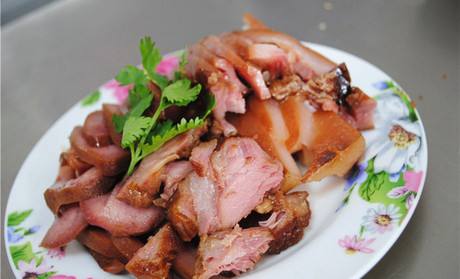 大连东北熟食厂家分享给大家猪头肉的做法